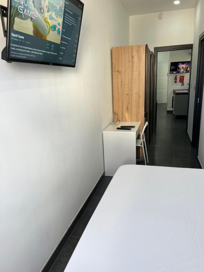 Cosy & Modern Top Floor 1-Bedroom Apartment セント・ポールズ・ベイ エクステリア 写真